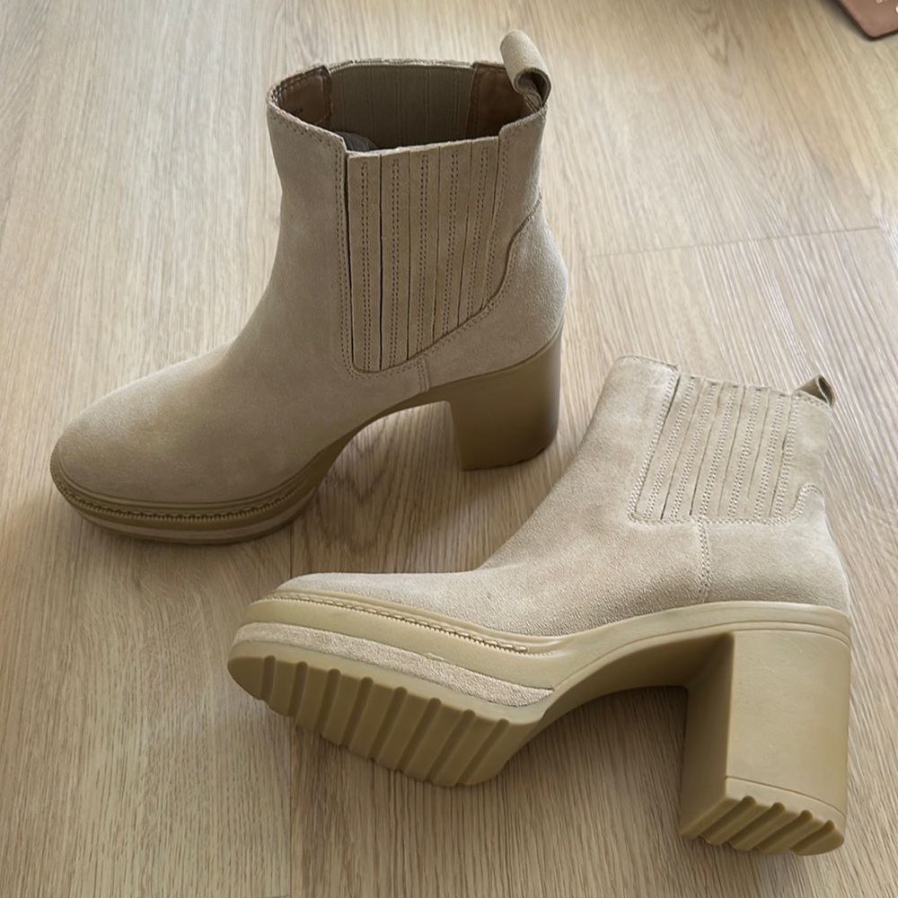 NEW, NEVER WORN Steve Madden “Lenny” Heeled Boots. Size 8